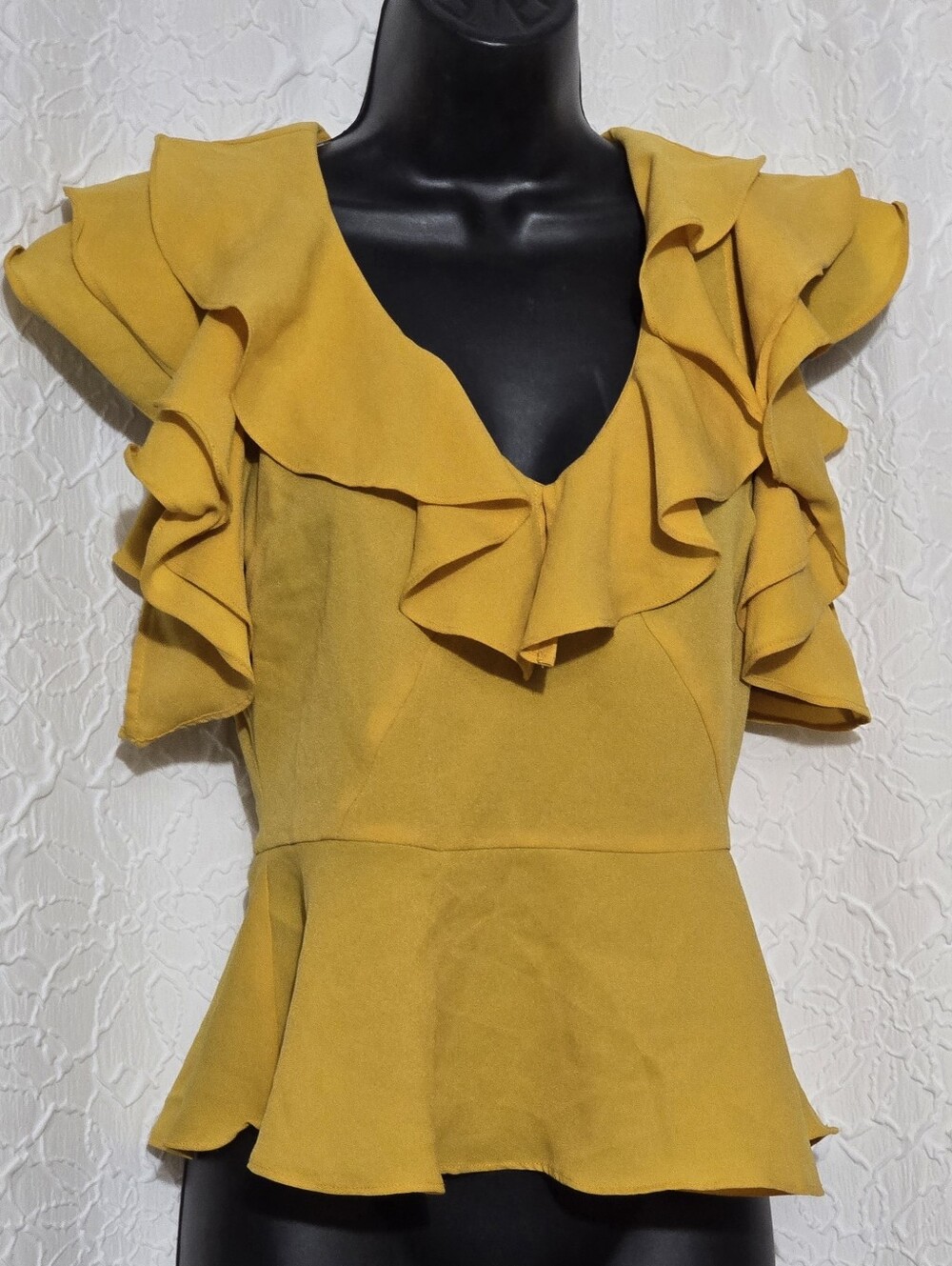 Womens Yellow Vneck Sleeveless Ruffle Top Blouse w/ Back Tie Sz Small Luluman